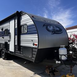 Wolfpup Limited 2021 With Solar And Generator 