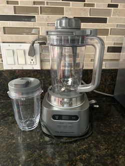 Ninja TWISTi 34oz Blender with Smoothie Attachment
