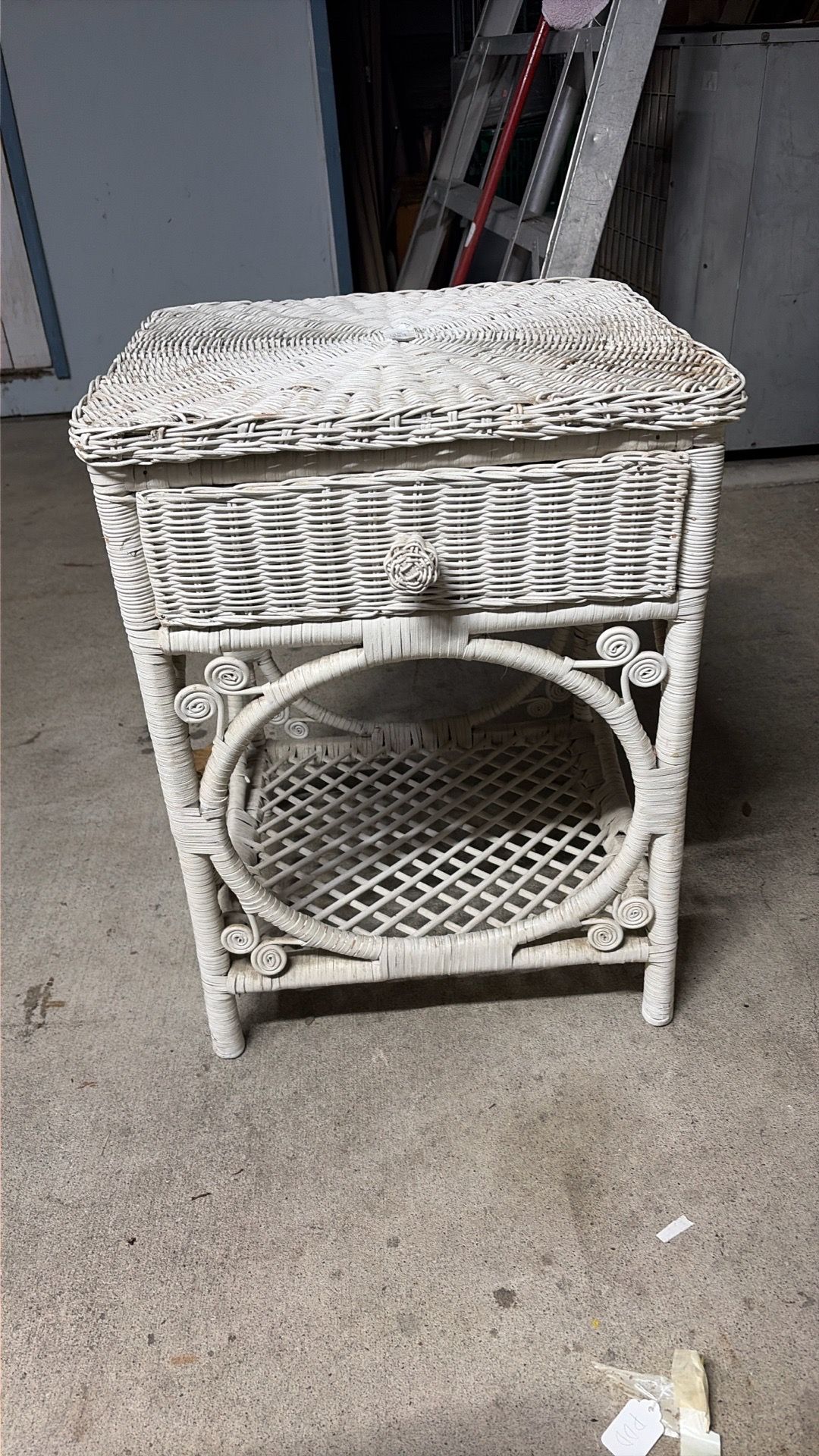 Vintage white wicker side table/