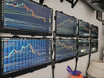 8 Monitor Computer Setup
