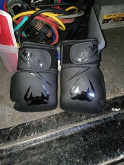 Venom  boxing gloves