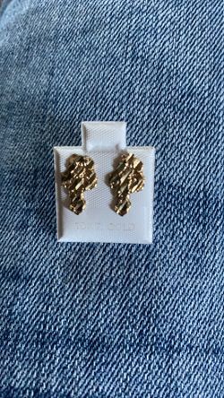 Gold earrings