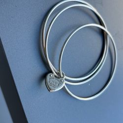 Tifannys triple Bangle With Heart Lock 