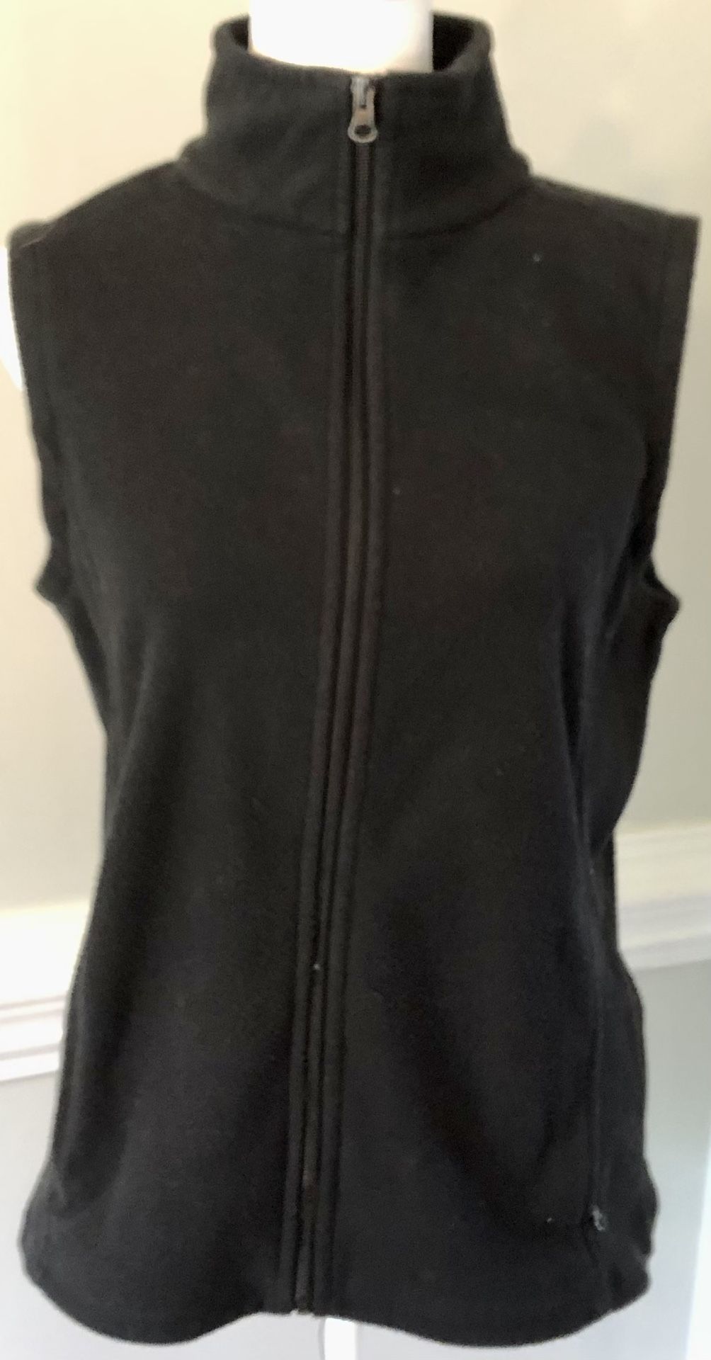 Black Fleece Zipper Vest (women’s Medium)