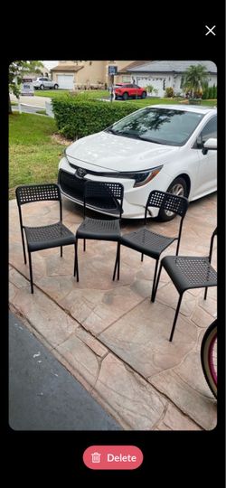 4 Black Metal Chairs indoor/Outdoor