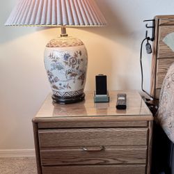 Beautiful Queen Bedroom Set-Looks New