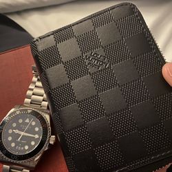 black one a grey one available  wallet with zipper