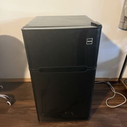 RCA Mini Fridge With Freezer