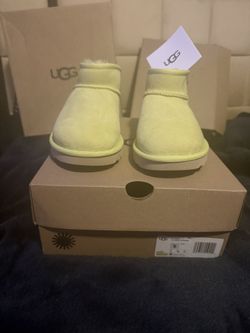 Ugg Bota. Size # 5. $ 60