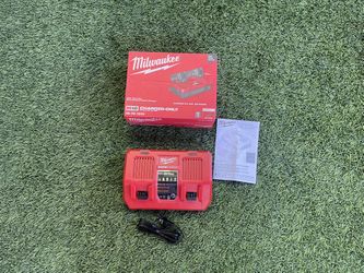 Milwaukee M18 Dual Bay Simultaneous Rapid Charger