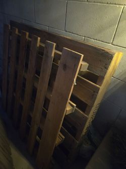 FREE Used Wooden Shipping Pallets – Lot of 3