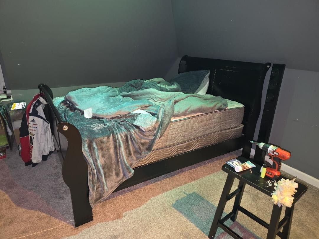 Black Headboard And Footboard Sleigh Bed Wood With Matress And Box Spring n