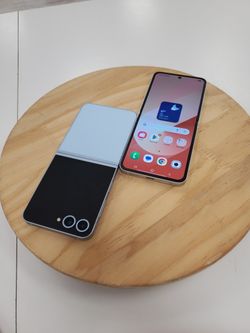 Samsung Galaxy Z Flip 6 (Unlocked) - Pre-Owned 