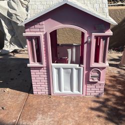 Little Tikes Playhouse w/ 2 chairs