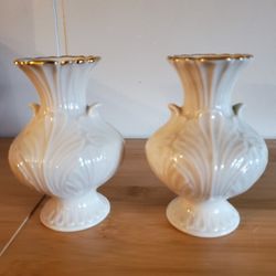 Lenox Vintage USA Classic Cream and 24K Gold Small Flower Vase (set of 2).