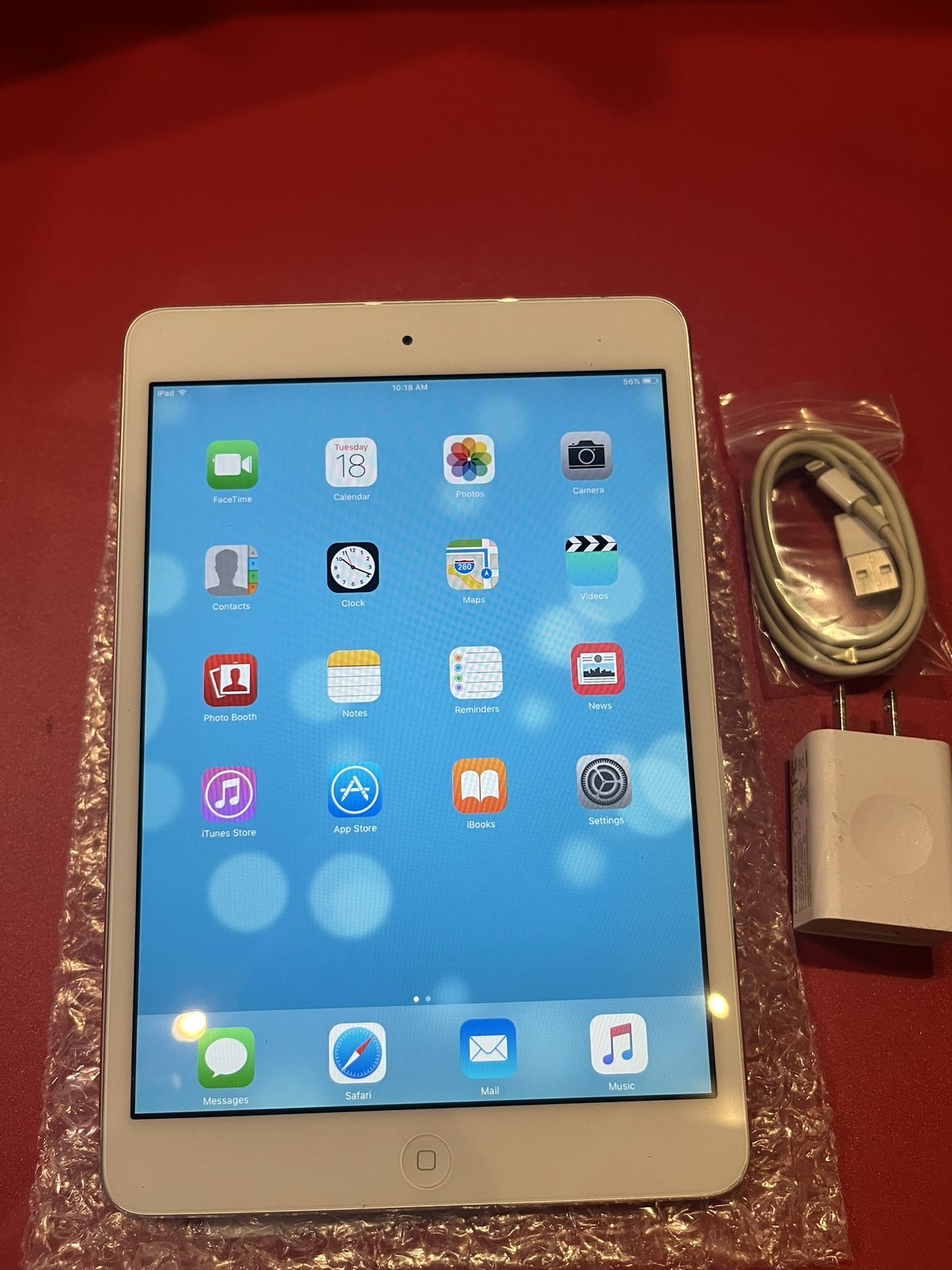 Apple iPad MINI 1st gen 16GB WiFi 7.9” iPad—White complete Excellent