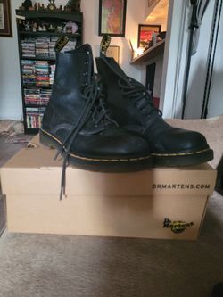 UK 7/US 9 Dr Martins Airwear