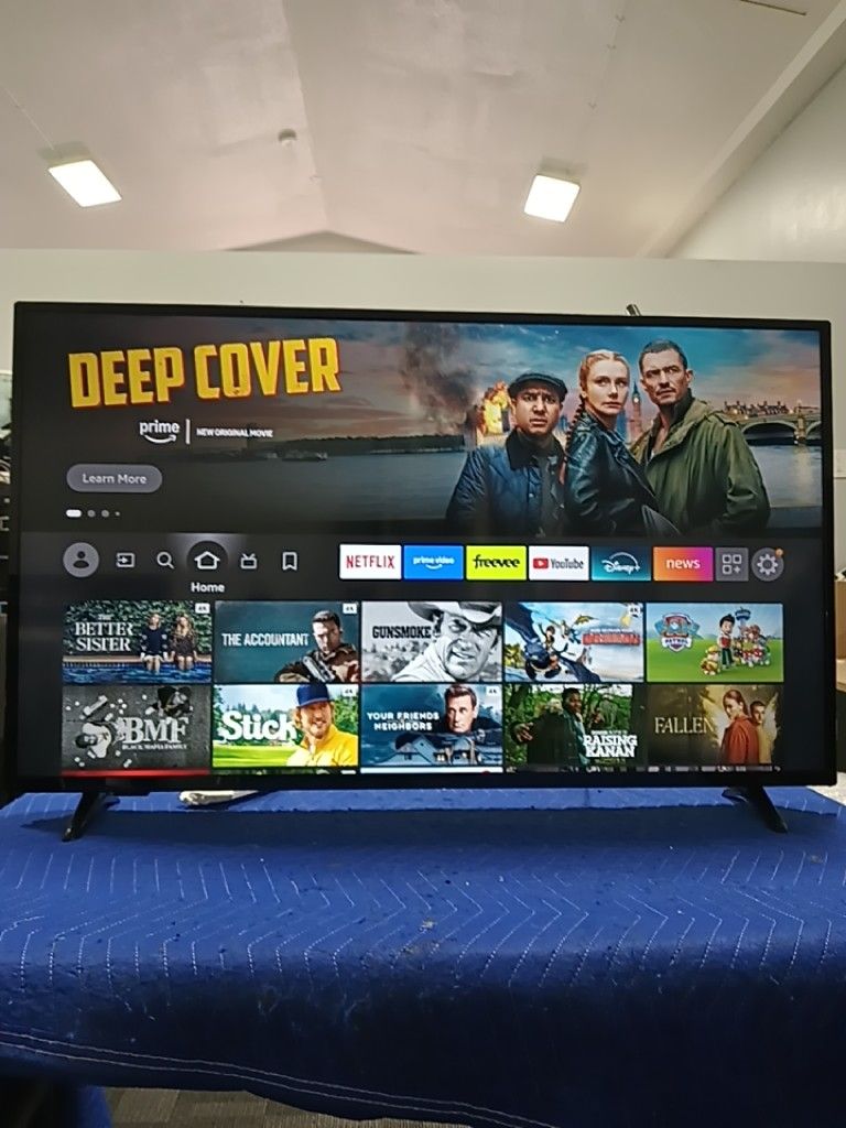 43 inch fire tv 4k smart tv really nice tv comes with remote shows great picture works perfect guaranteed