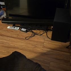 TV TOSHIBA 4K SMART FIRE TV LIKE NEW  W SAMSUNG  SURROUND SOUND BAR AND BASS SPEAKER INCLUDED ALL LIKE NEW MOVING $150 FOR EVERYTHING.