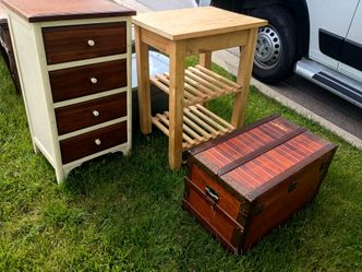 Free small furniture Arlington heights by curb