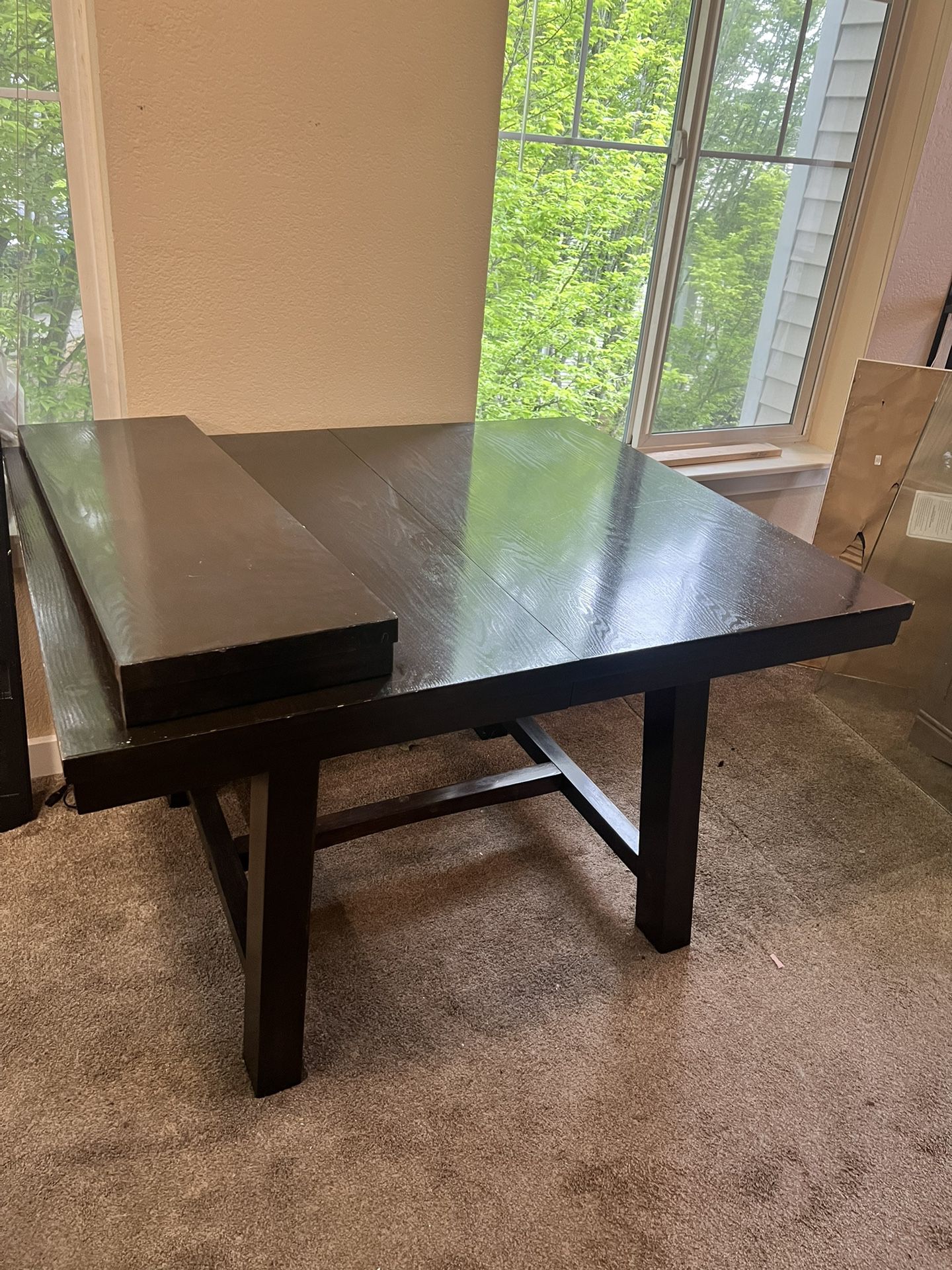 Table With Sleeve Or Leaf