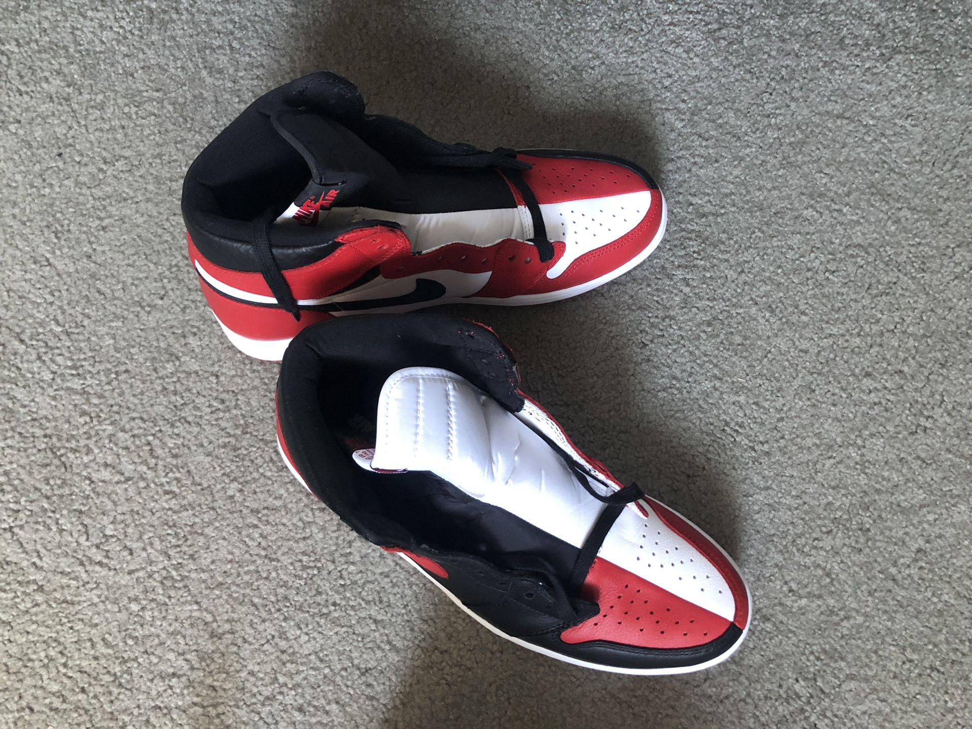 Jordan Retro 1 ‘Homage to home’ black/red/white size: 12
