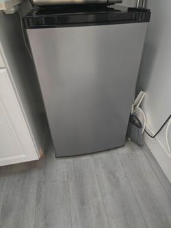 Mini Refrigerator for sale must go!