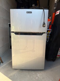 Mini refrigerator