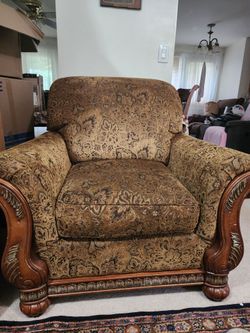 Classic Brown Upholsted Armchair with Wooden Frame