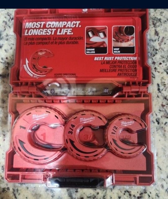 Milwaukee Close Quarter Copper Cutters