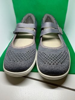 Women’s shoes size 7.5