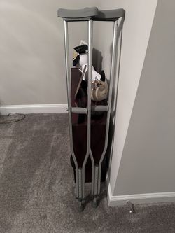 5”10 - 6”6 Crutches NEW