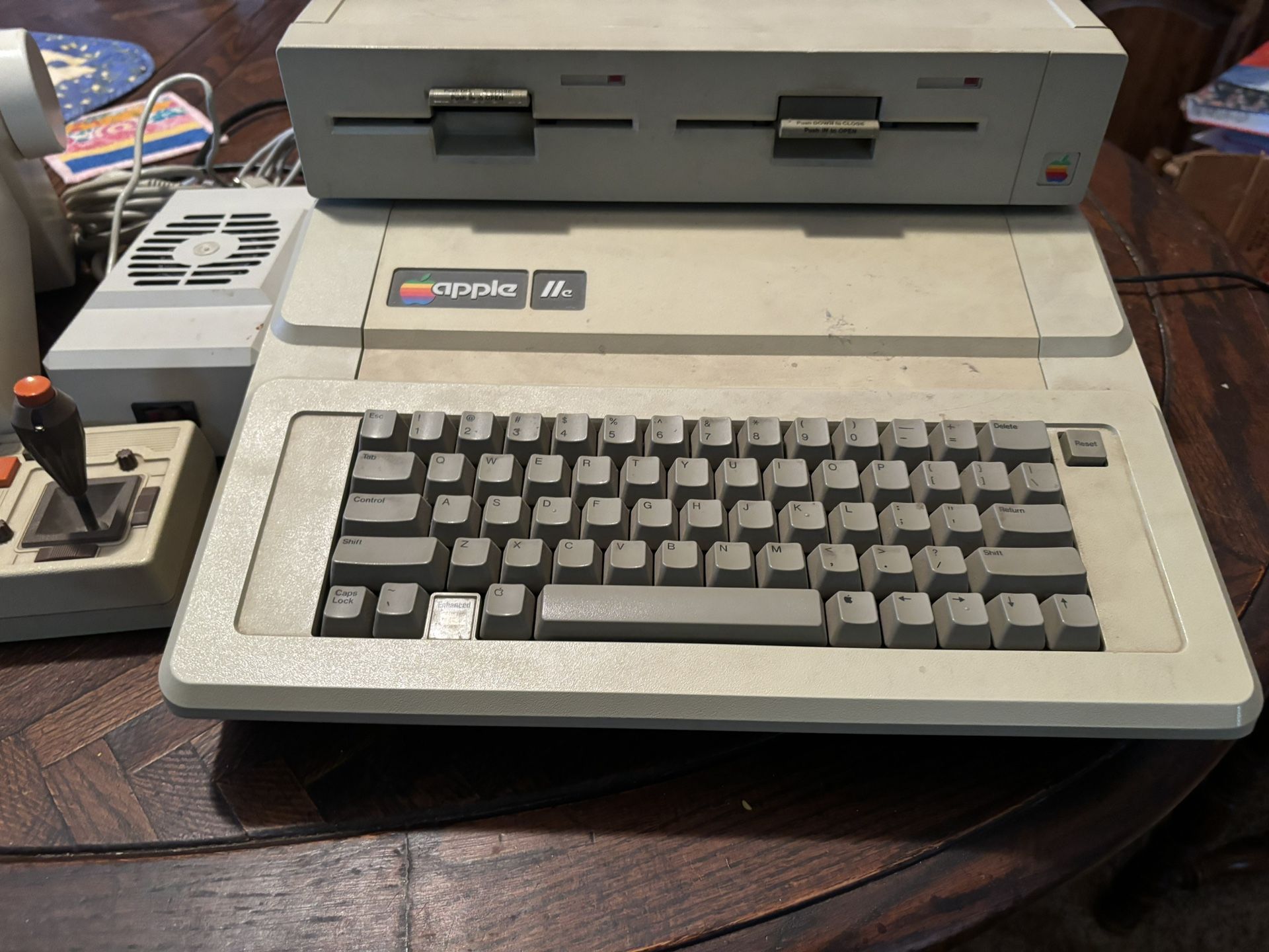 APPLE 2 E Vintage Computer!!!