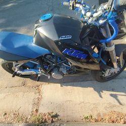 Must Sell 990 ATM Super Duke Runs Great Moving Out Of Town And Can't Take List At 6,700 I'm Looking For $3,000 For First One To Come With That Leaving