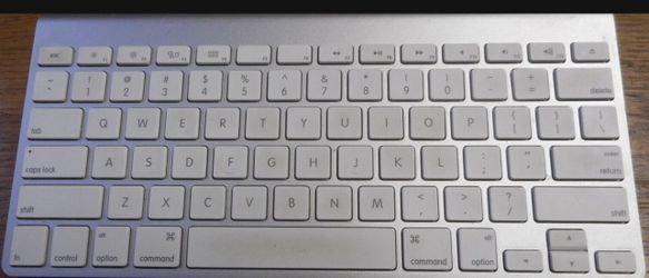 Apple Wireless Keyboard (MC184LL/A) 