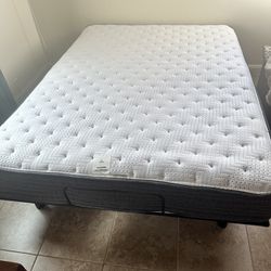 Beautyrest Pressure smart Queen size mattress With reclining Auto bed frame.