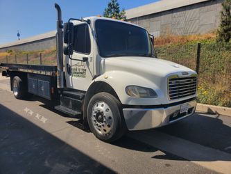 2013 Freightliner Business class M2 106