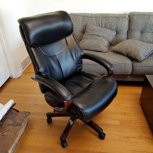 Photo Lazboy Executive office chair, great condition. High quality, very comfortable. Located in San Pedro. Lazy boy