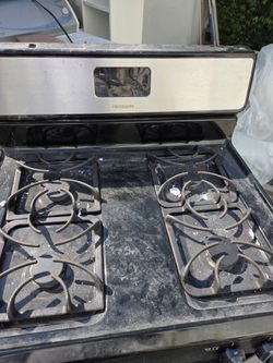 Black frigidaire stove in good condition