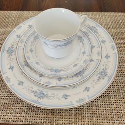 Fine China Set For 8
