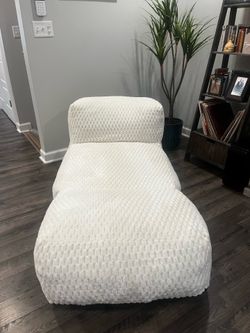 Plush bean bag lounge chair