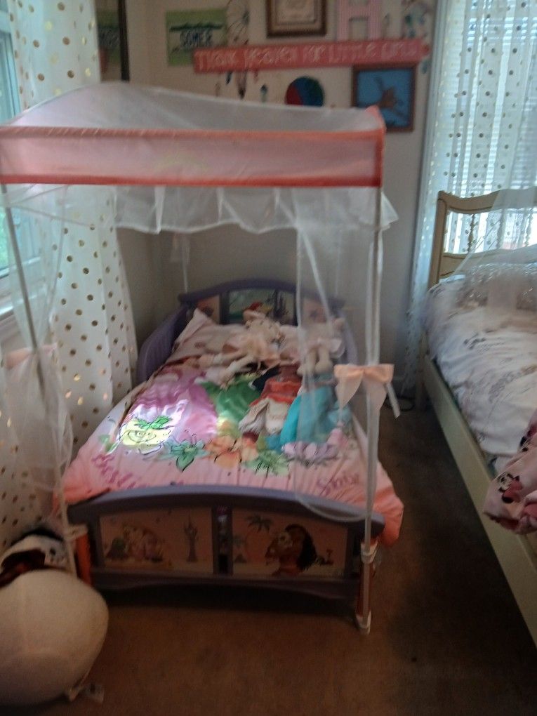 Brand New Toddler Disney Princess Bed