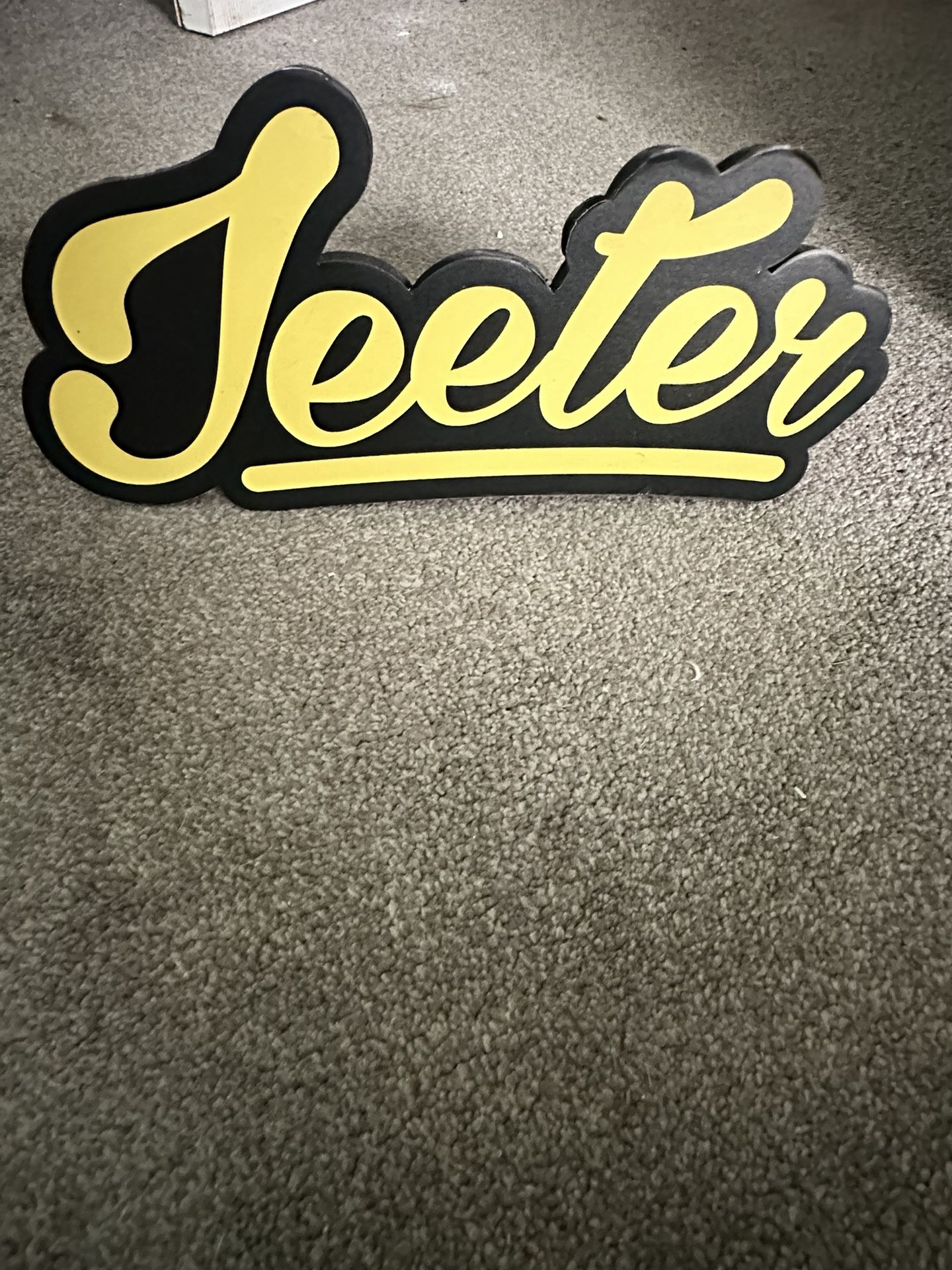 “jeeter” Marijuana Preroll Company Kickstand Foam Stand
