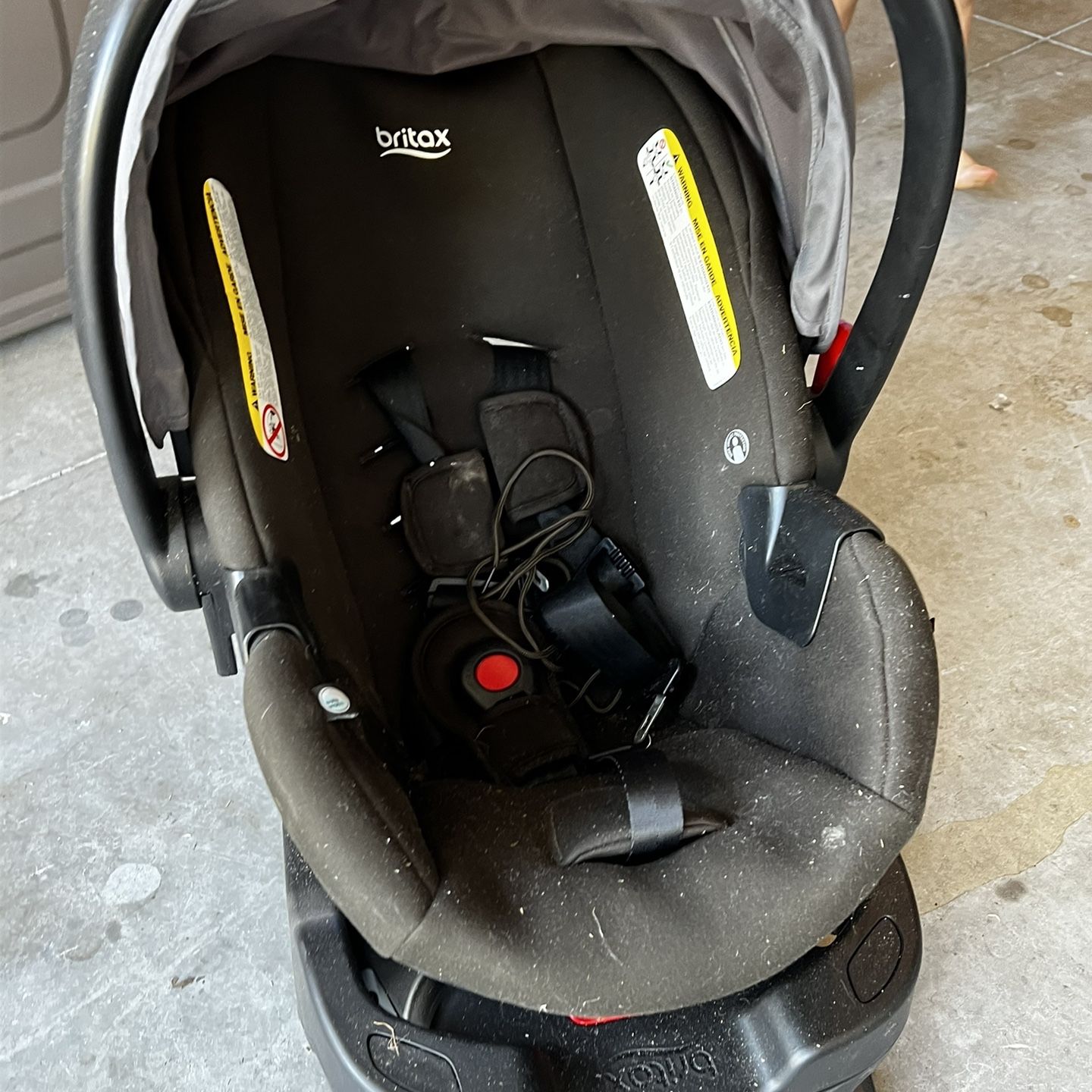 Britax B-Safe Infant Carseat and 3 Bases 