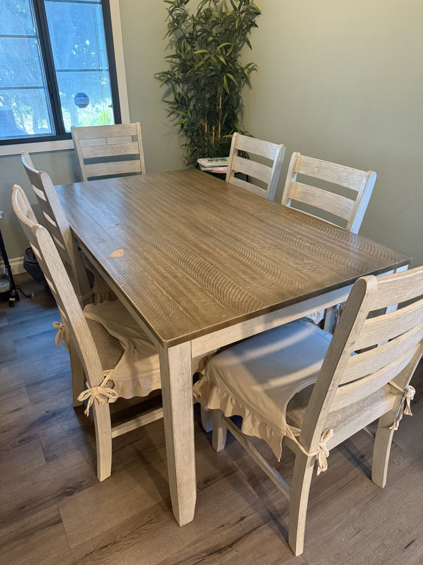 Farmhouse Table And Chairs
