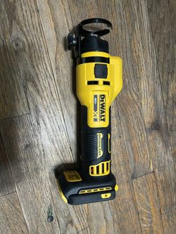 Dewalt Cordless Cut Out Tool Brushless Xr 20v. $150 Tool Only Pick Up In Van Nuys
