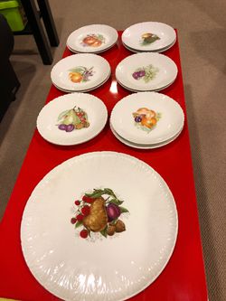 Desert set. 1 cake plate &12 desert plates. NEW
