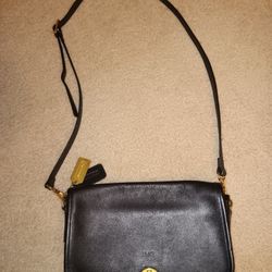 Vintage Leather COACH #9755 crossbody, Authentic