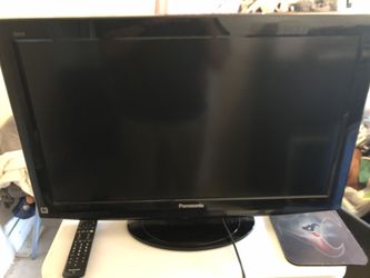 32” Panasonic Viera LCD Flatscreen TV. Excellent condition. $60
