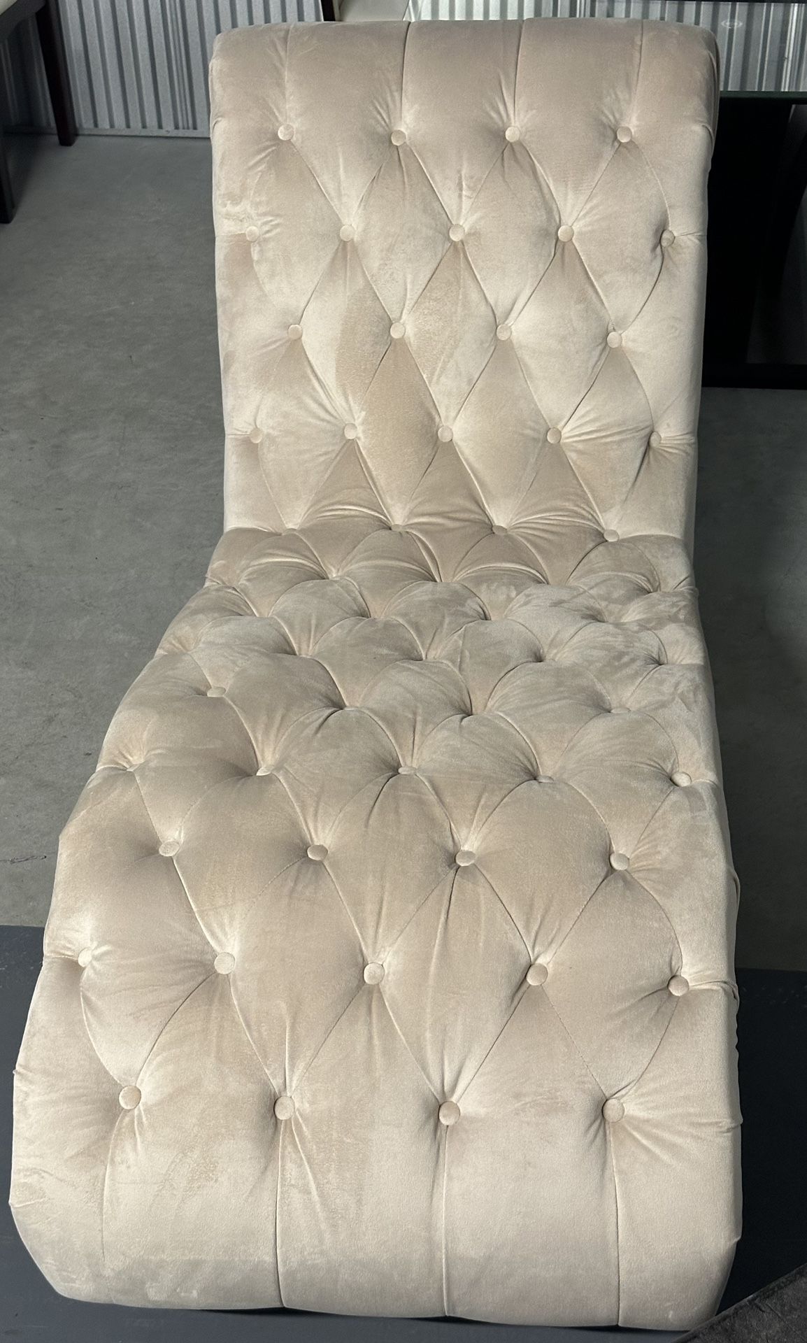 Elizabeth Tufted Chaise Lounge